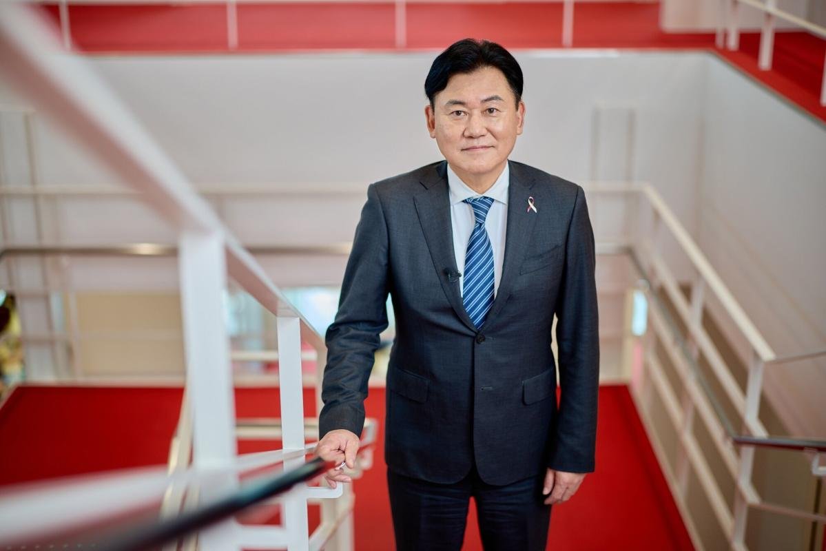 Rakuten Billionaire Justifies Mobile Arm Losses with Big AI Bet Rakuten Billionaire Justifies Mobile Arm Losses with Big AI Bet