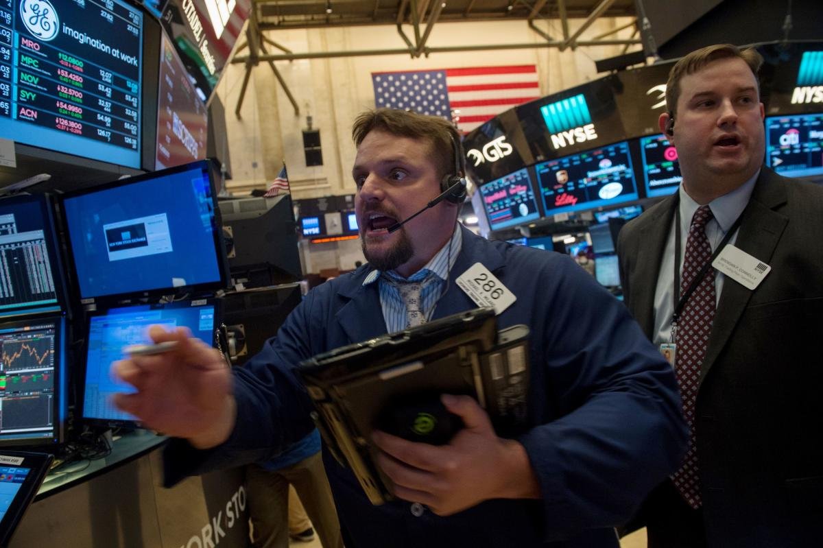 Nasdaq sinks, S&P 500 tumbles as AI fears rock tech stocks Nasdaq sinks, S&P 500 tumbles as AI fears rock tech stocks