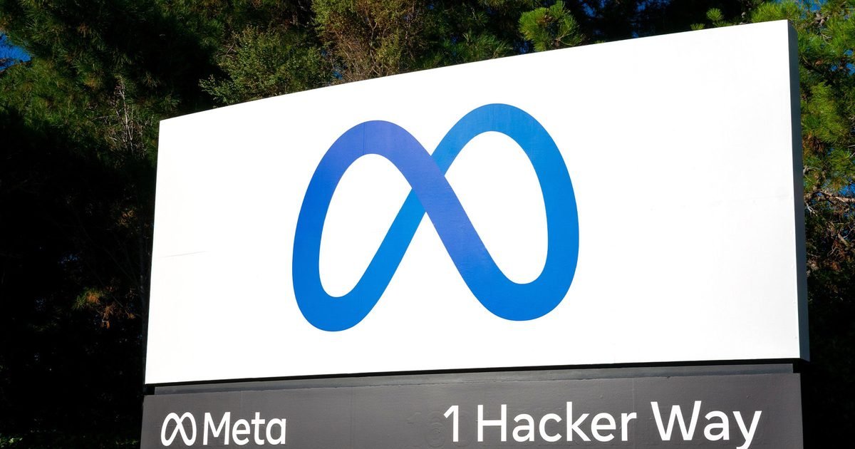 Zuckerberg Says Meta to Spend Up to B on AI