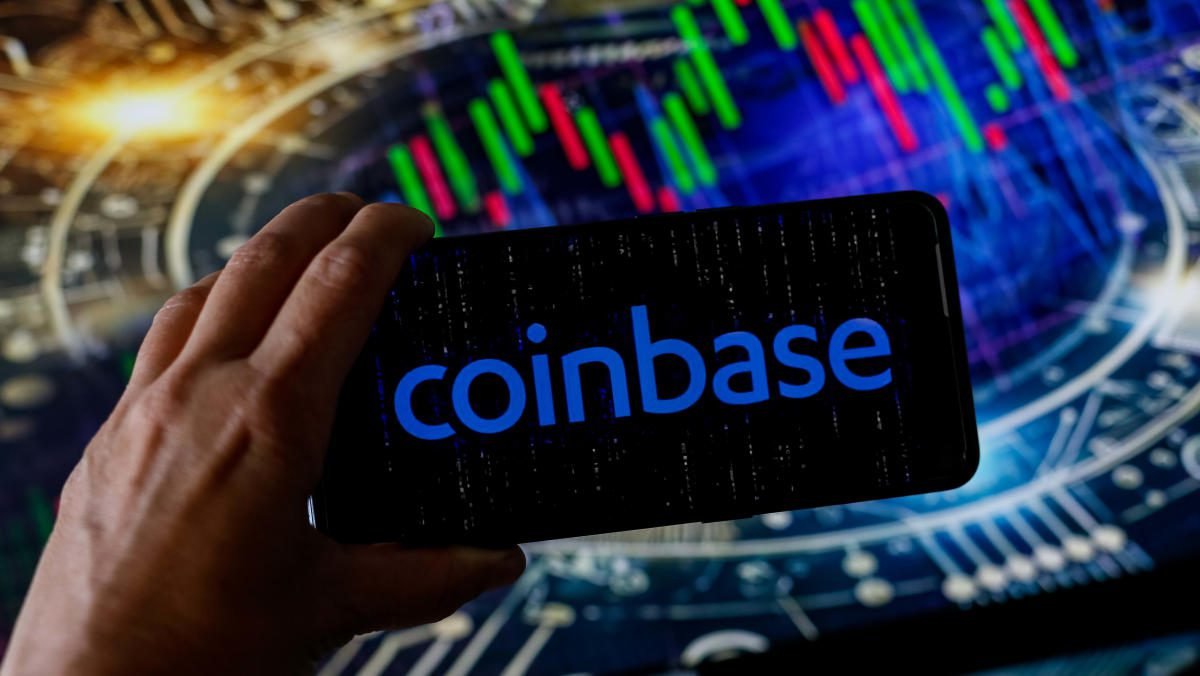 Coinbase stock rises 5% from Trump 2.0 bitcoin rally