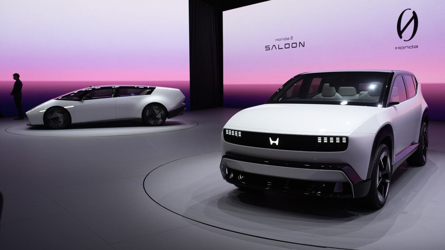 From AI assistants to holographic displays, automakers showcase in-cabin experiences at CES From AI assistants to holographic displays, automakers showcase in-cabin experiences at CES