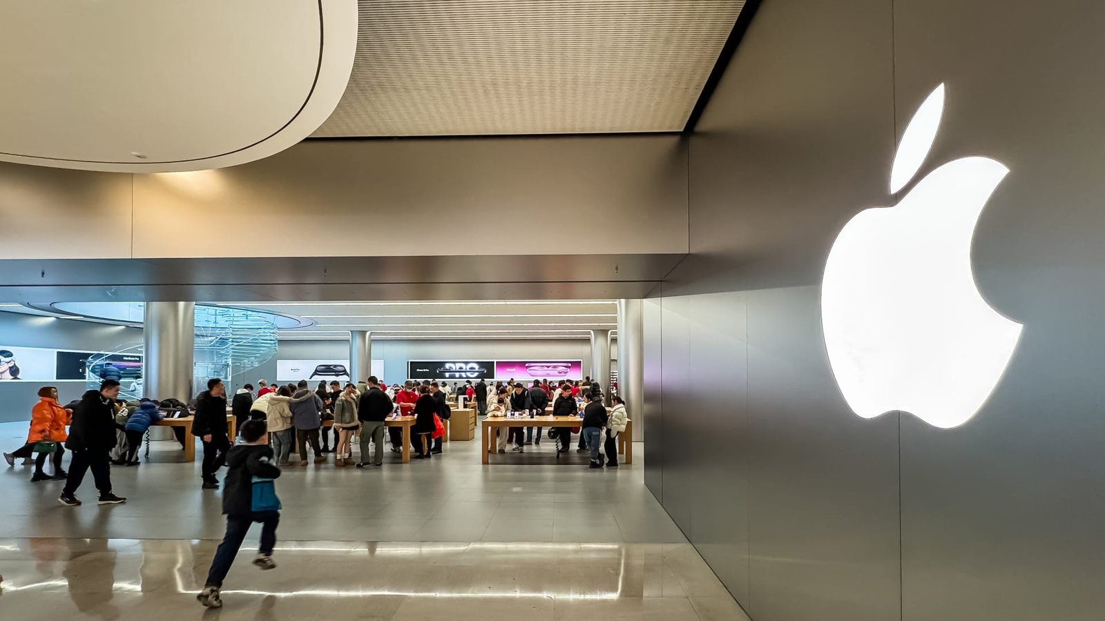 Apple will integrate Alibaba’s AI into iPhones in China, Chairman Joe Tsai says Apple will integrate Alibaba’s AI into iPhones in China, Chairman Joe Tsai says