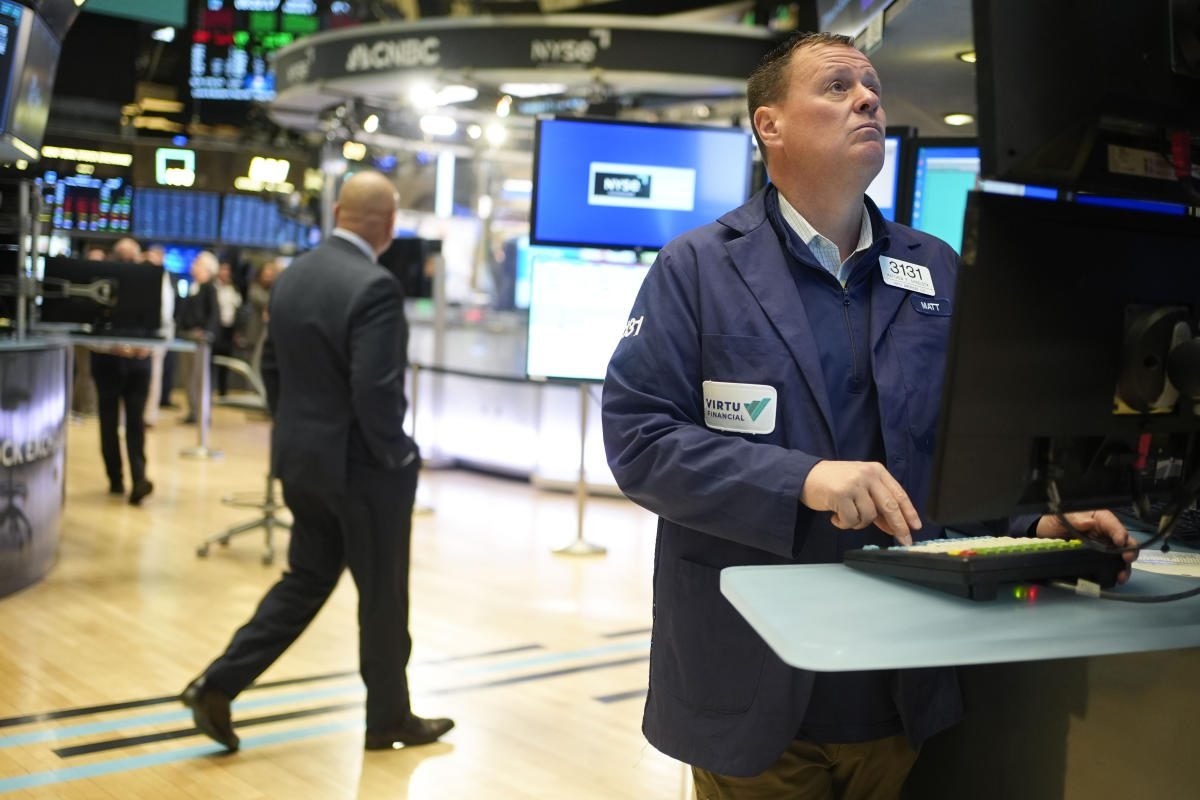 Stock futures waver, bitcoin tumbles below ,000 for first time since November Stock futures waver, bitcoin tumbles below ,000 for first time since November