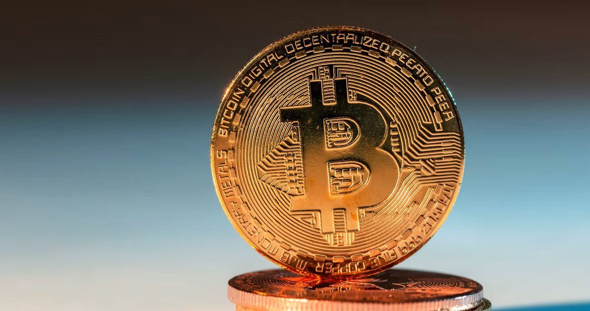 Retail Investors Rush To Buy Bitcoin As Whales Offload; What Does This Mean For Bitcoin? Retail Investors Rush To Buy Bitcoin As Whales Offload; What Does This Mean For Bitcoin?