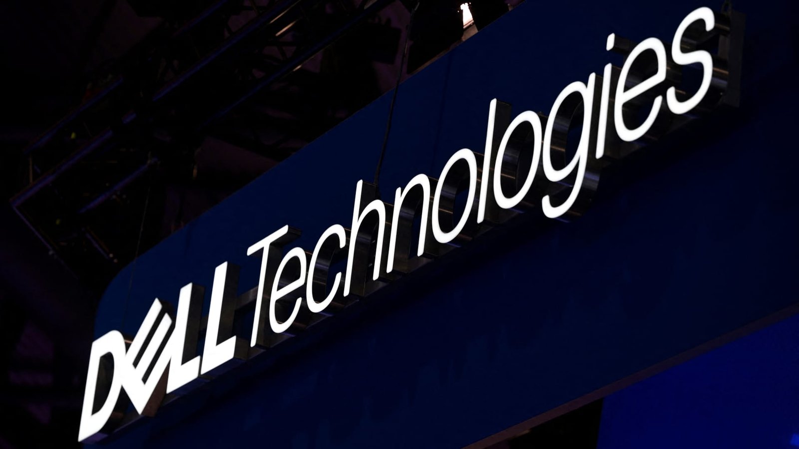 Dell is a buy as the AI sector takes a hit, Jim Cramer says Dell is a buy as the AI sector takes a hit, Jim Cramer says