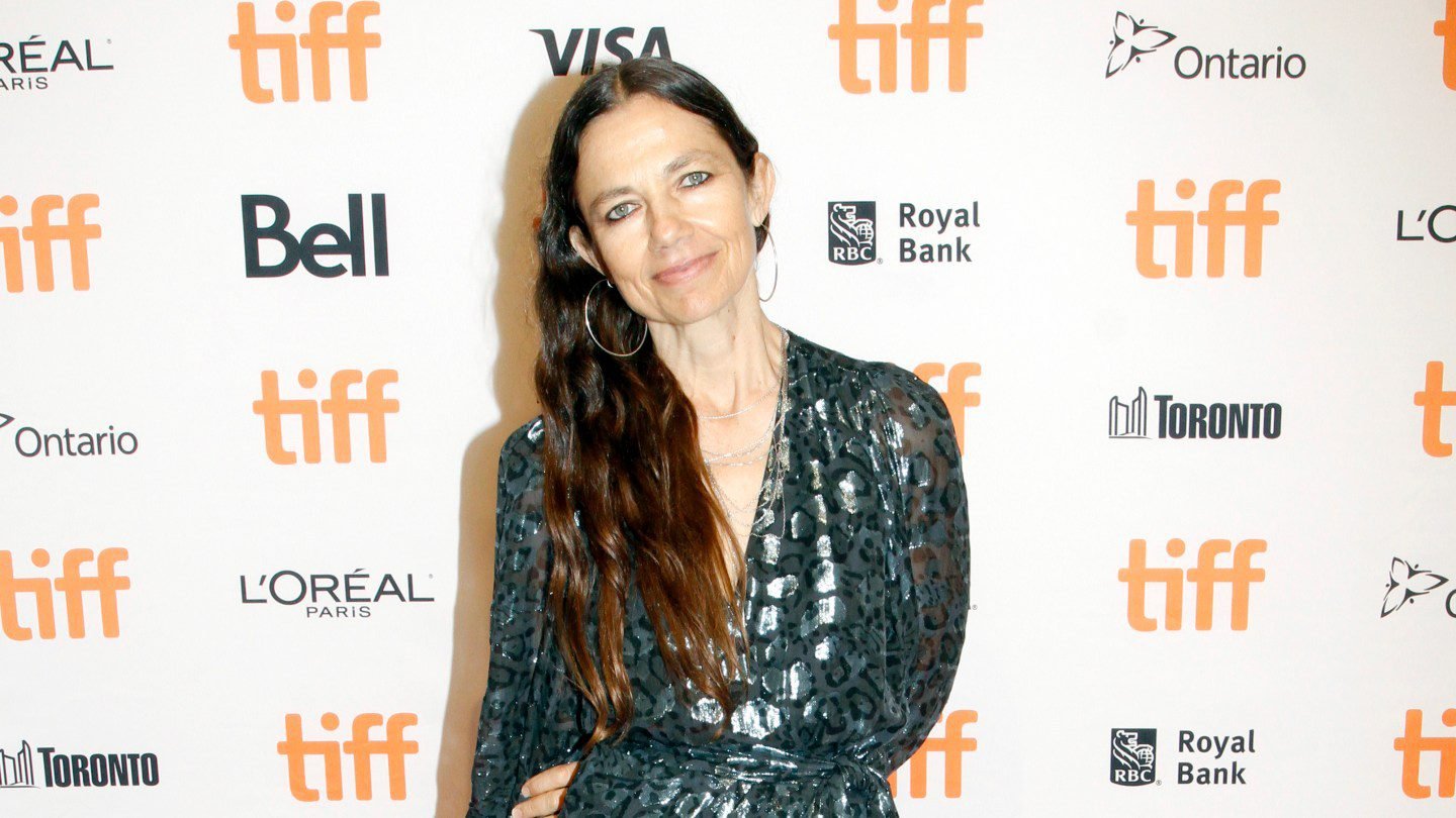 Justine Bateman, Decrying OpenAI, Has Launched a No-AI Film Festival Justine Bateman, Decrying OpenAI, Has Launched a No-AI Film Festival