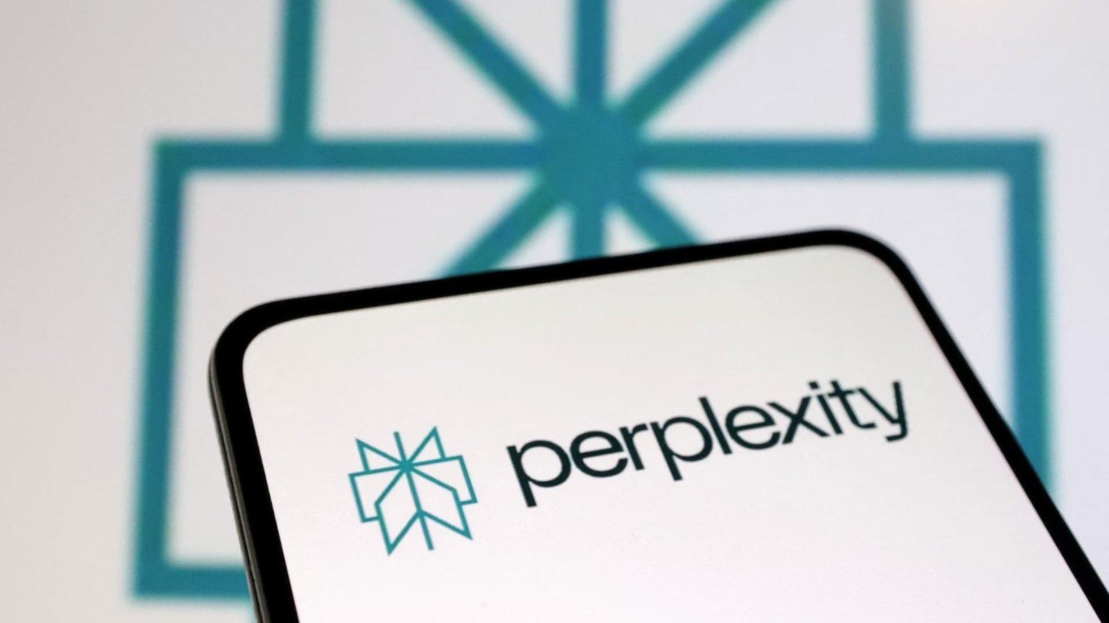 Perplexity partners with PayPal for in-chat AI shopping Perplexity partners with PayPal for in-chat AI shopping