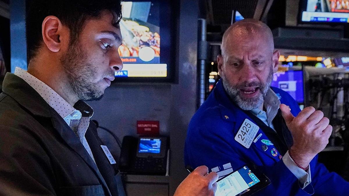 Market resistance, US dollar, bitcoin gains: Market Takeaways