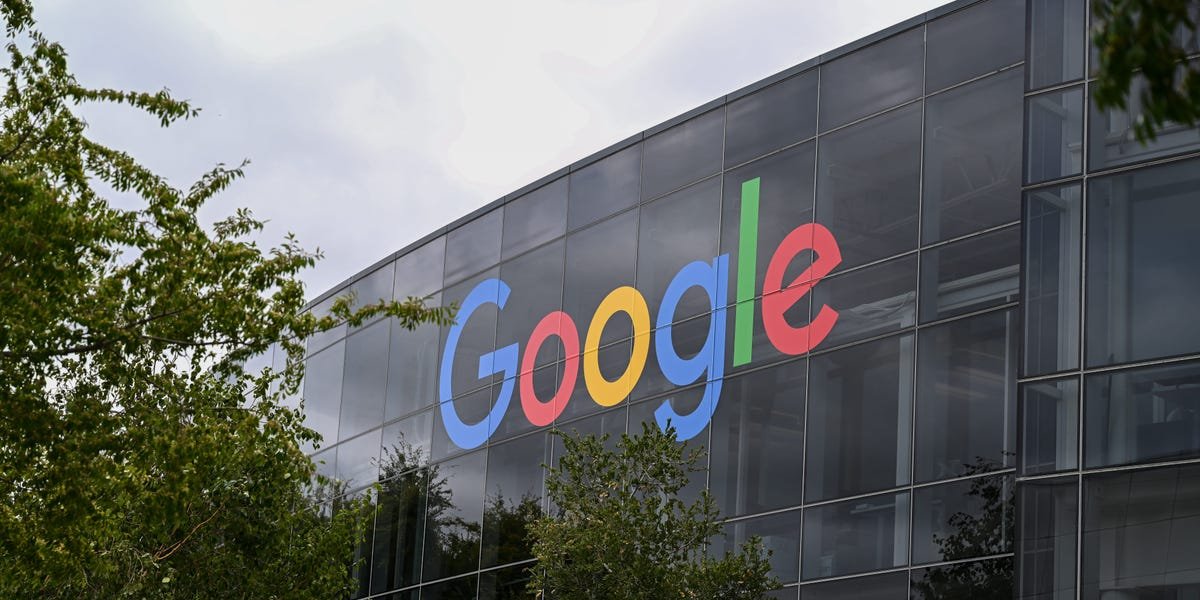 Google Shares Fall As Apple Says AI Engines Are Disrupting the Search Market Google Shares Fall As Apple Says AI Engines Are Disrupting the Search Market