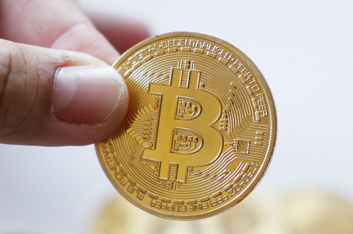 Bitcoin hits new high, briefly tops 9,000 amid trade war, U.S. credit downgrade Bitcoin hits new high, briefly tops 9,000 amid trade war, U.S. credit downgrade