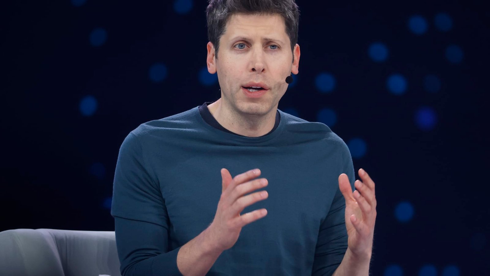 OpenAI’s Altman says Meta tried to poach staff with 0 million bonuses OpenAI’s Altman says Meta tried to poach staff with 0 million bonuses