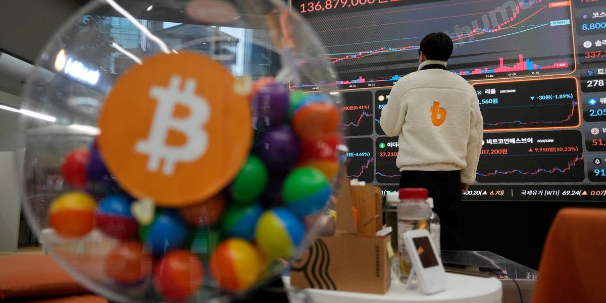 Bitcoin Investing Strategies: What’s Best Between ETFs, Stocks, Spot Bitcoin Investing Strategies: What’s Best Between ETFs, Stocks, Spot