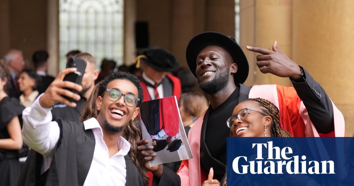 ‘Workforce crisis’: key takeaways for graduates battling AI in the jobs market | Artificial intelligence (AI) ‘Workforce crisis’: key takeaways for graduates battling AI in the jobs market | Artificial intelligence (AI)