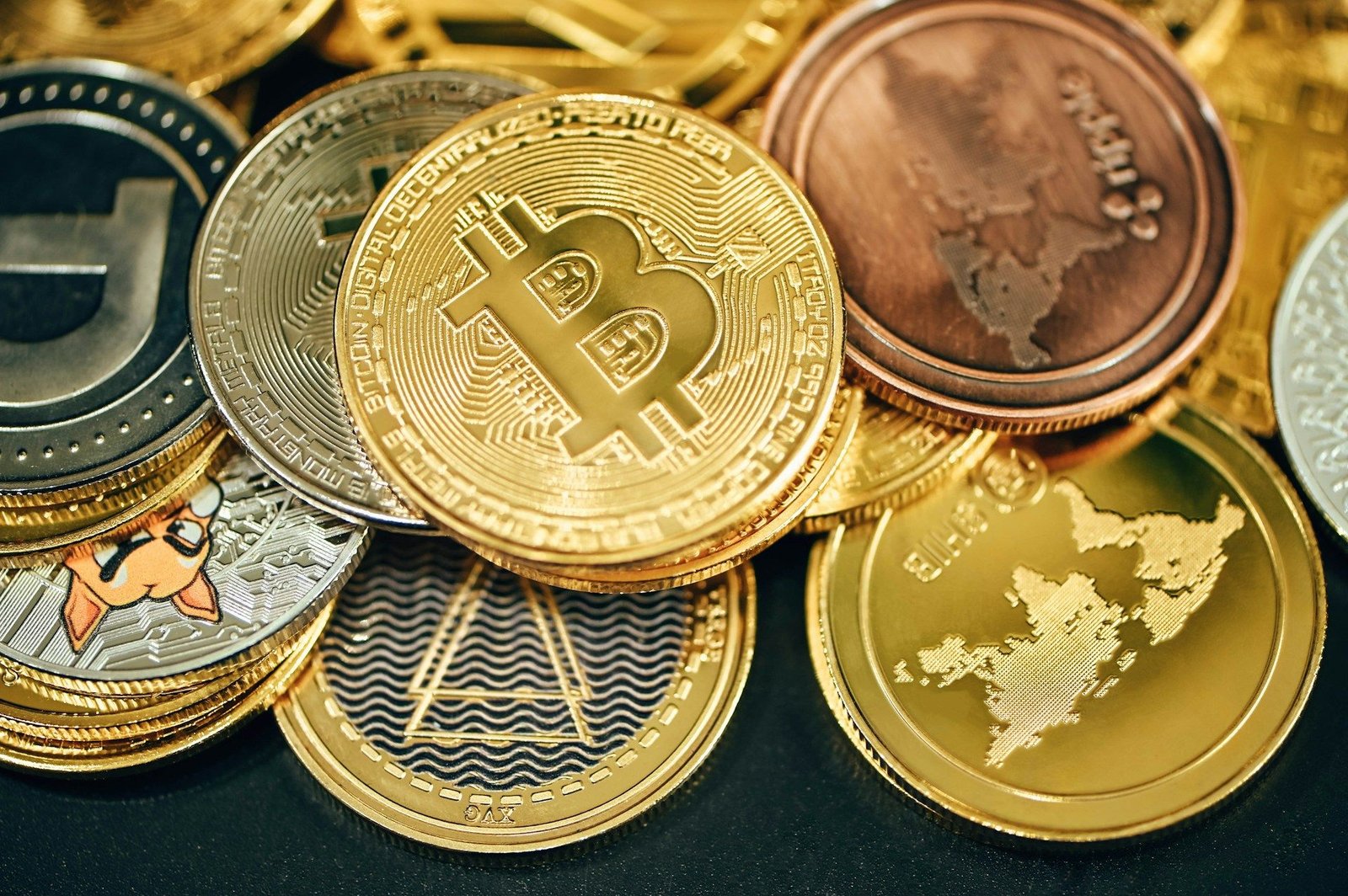 Leverage Meets Patience as BTC Builds Toward a Breakout Leverage Meets Patience as BTC Builds Toward a Breakout