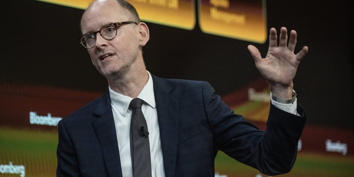 Apollo’s chief economist warns the AI bubble is even worse than the 1999 dot-com bubble