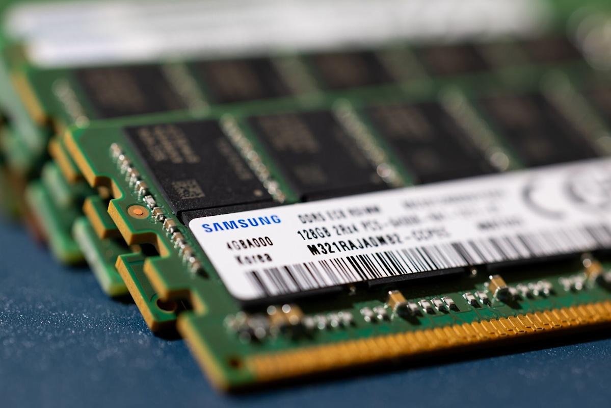 Samsung to Make Tesla AI Chips in Multiyear Texas Deal Samsung to Make Tesla AI Chips in Multiyear Texas Deal