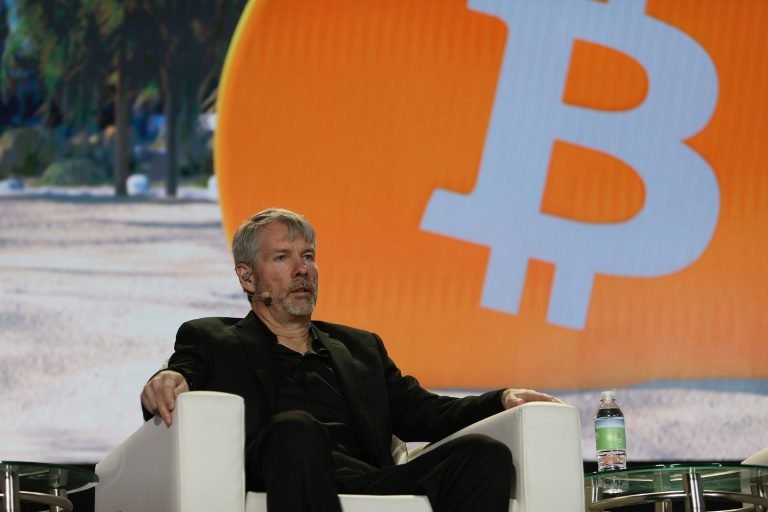 Accumulating bitcoin a risky digital rush by companies? Accumulating bitcoin a risky digital rush by companies?