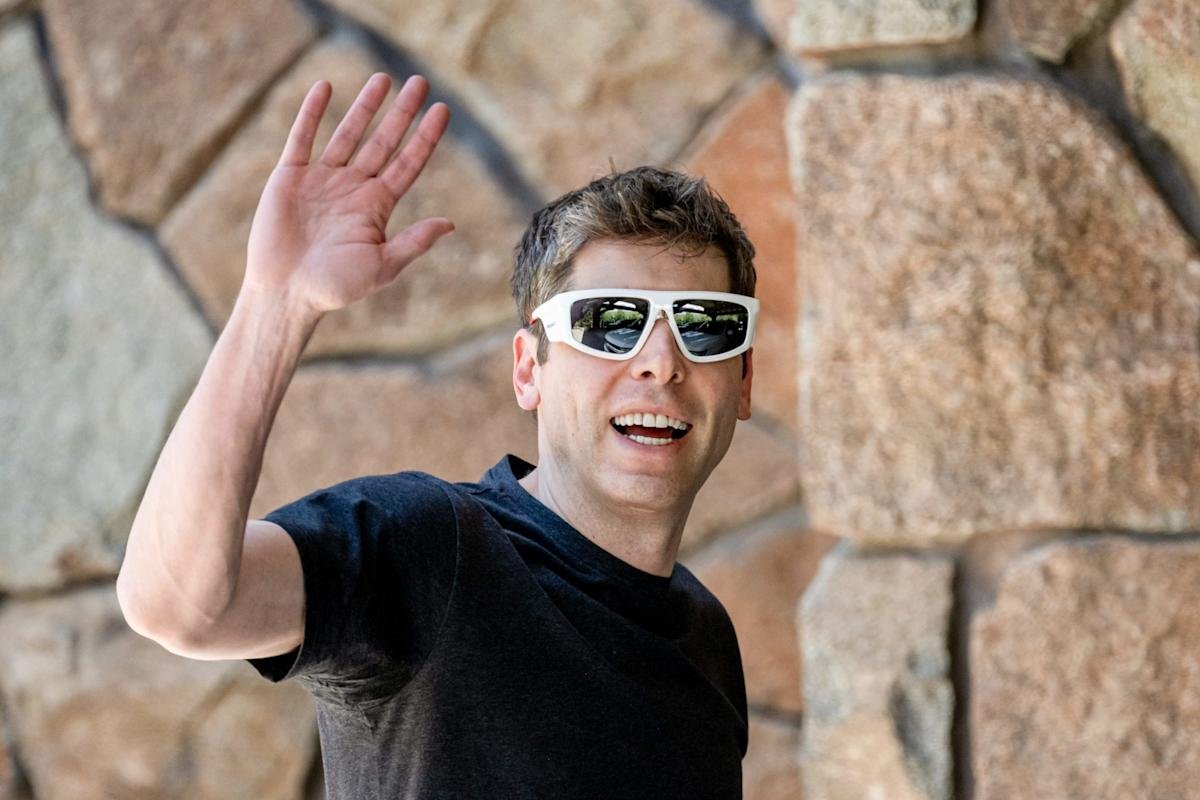 Sam Altman says the AI talent war is a bet that a ‘medium-sized handful of people’ will make superintelligence breakthroughs Sam Altman says the AI talent war is a bet that a ‘medium-sized handful of people’ will make superintelligence breakthroughs