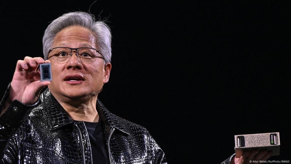 Nvidia, AMD to pay US 15% of AI chip sales to China – DW – 08/11/2025 Nvidia, AMD to pay US 15% of AI chip sales to China – DW – 08/11/2025