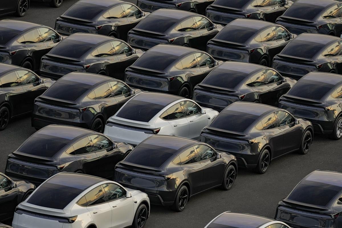 Tesla Disbands Dojo Supercomputer Team in Blow to AI Effort Tesla Disbands Dojo Supercomputer Team in Blow to AI Effort