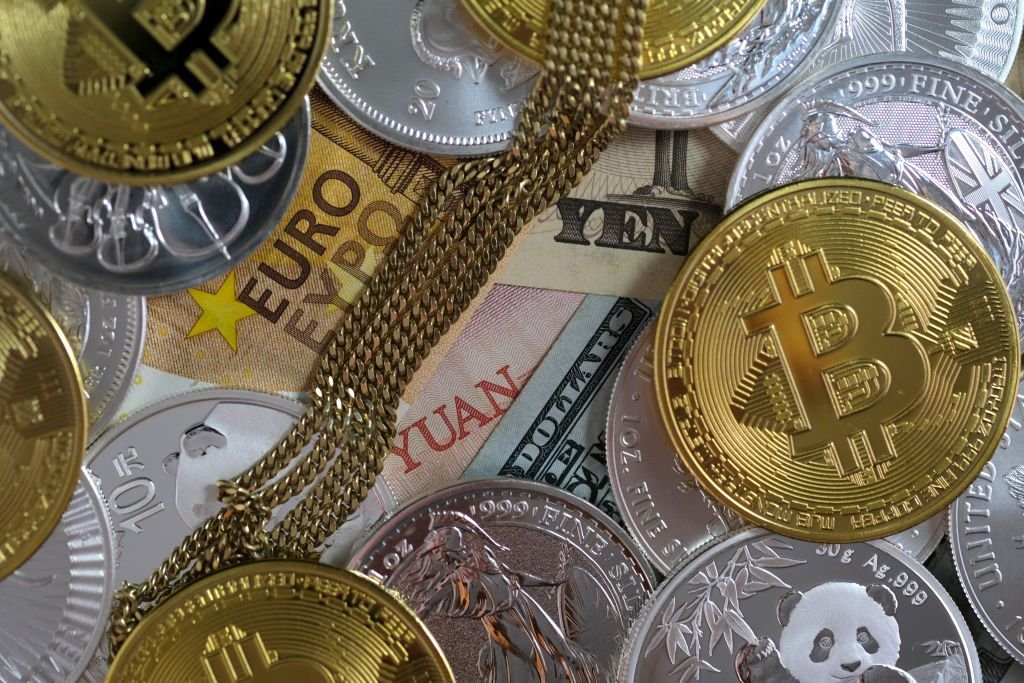 Which Is the Better Hedge Asset in 2025? Which Is the Better Hedge Asset in 2025?