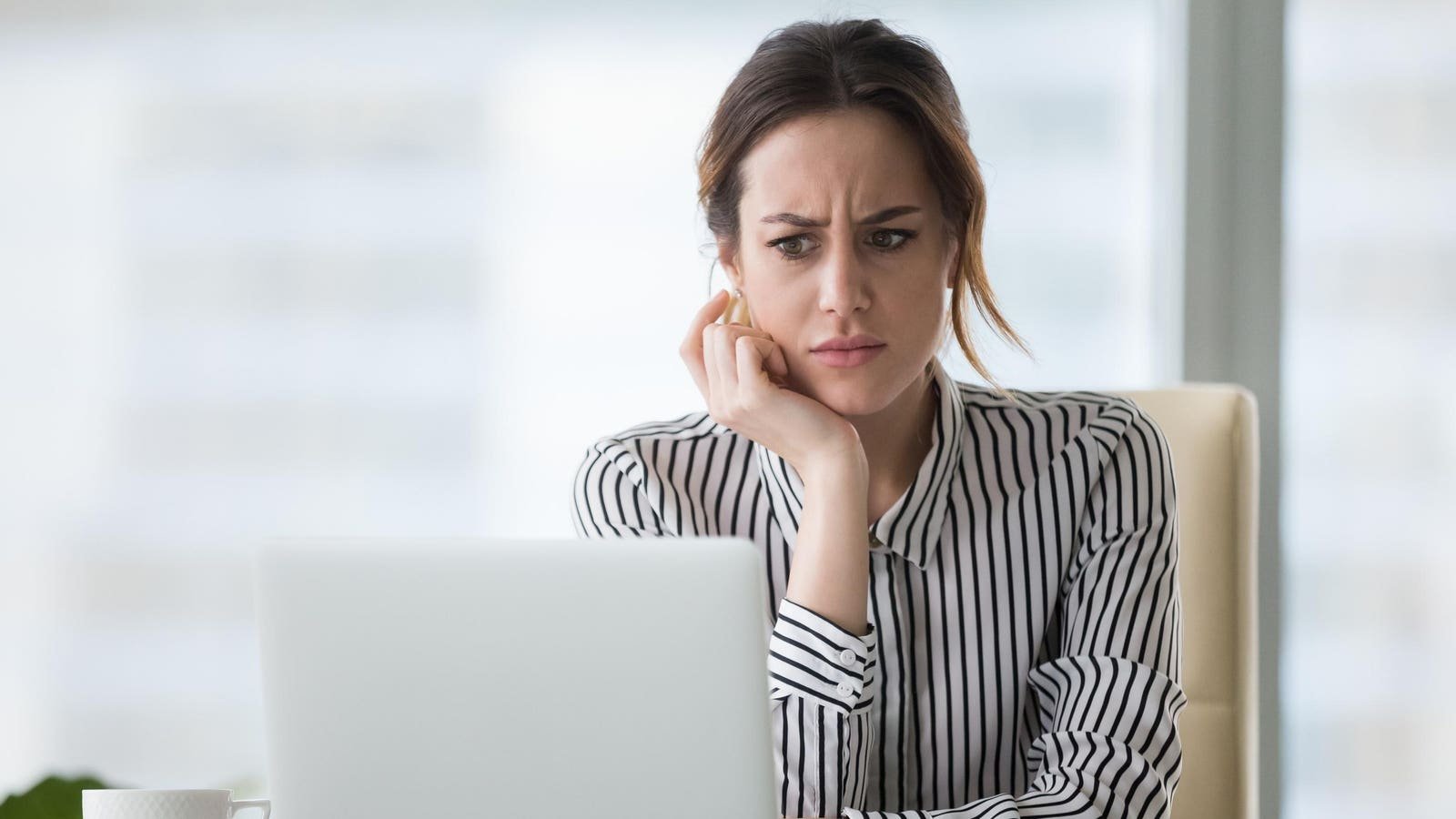 AI Tools Flood Workplaces As Employees Face Mixed Signals