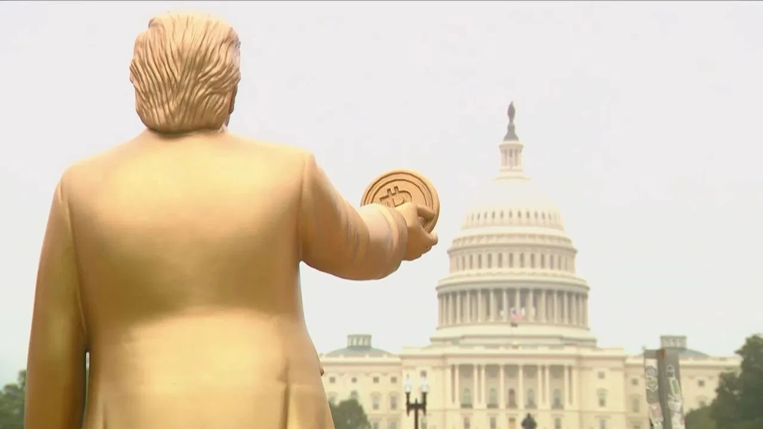 Golden Trump statue with Bitcoin appears near US Capitol Golden Trump statue with Bitcoin appears near US Capitol