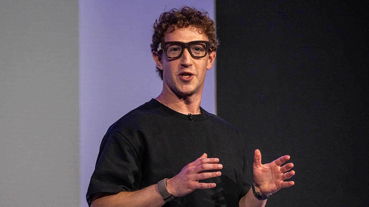 Zuckerberg’s AI glasses live demo fails spectacularly at major tech event Zuckerberg’s AI glasses live demo fails spectacularly at major tech event