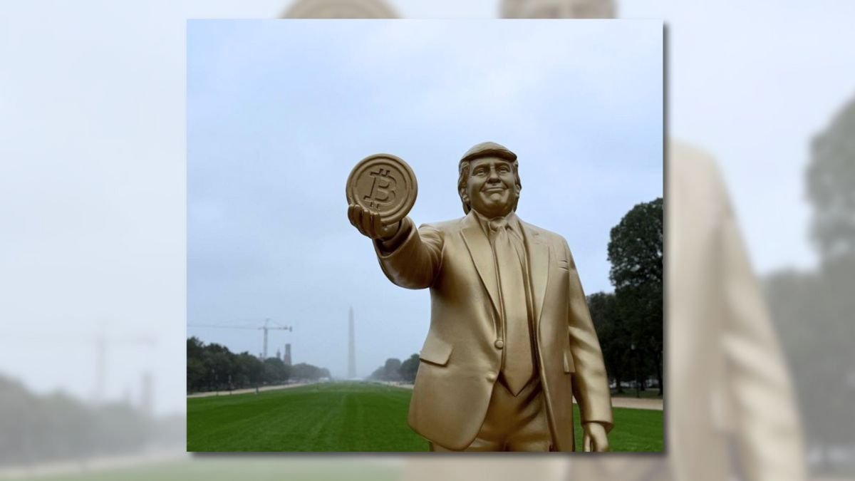 Golden statue of Trump holding bitcoin appeared outside US Capitol Golden statue of Trump holding bitcoin appeared outside US Capitol