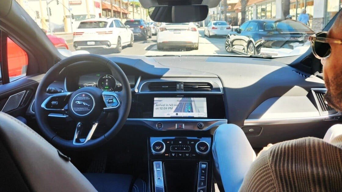 I Was Bored With AI—Until It Drove Me Across Town