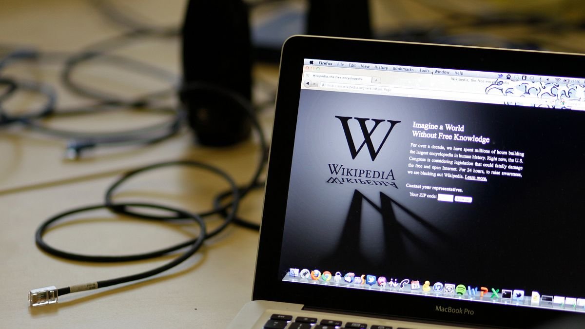 Wikipedia isn’t dead yet, but AI poses major challenges, study finds