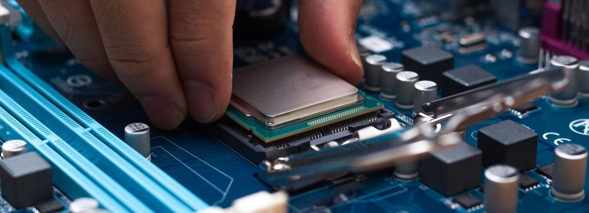 Will Insight Enterprises (NSIT) AI Integration Success Strengthen Its Competitive Edge in Enterprise IT Solutions?