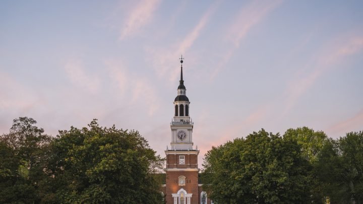 Trustees Discuss Draft Compact, AI