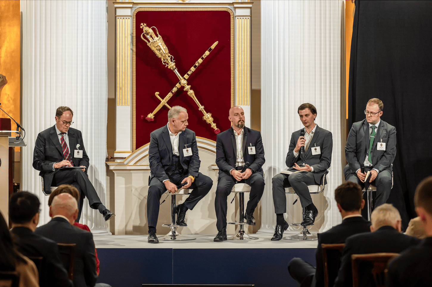 Defence Panel Discusses How to Bring Quantum & AI to Bear in a Hostile World