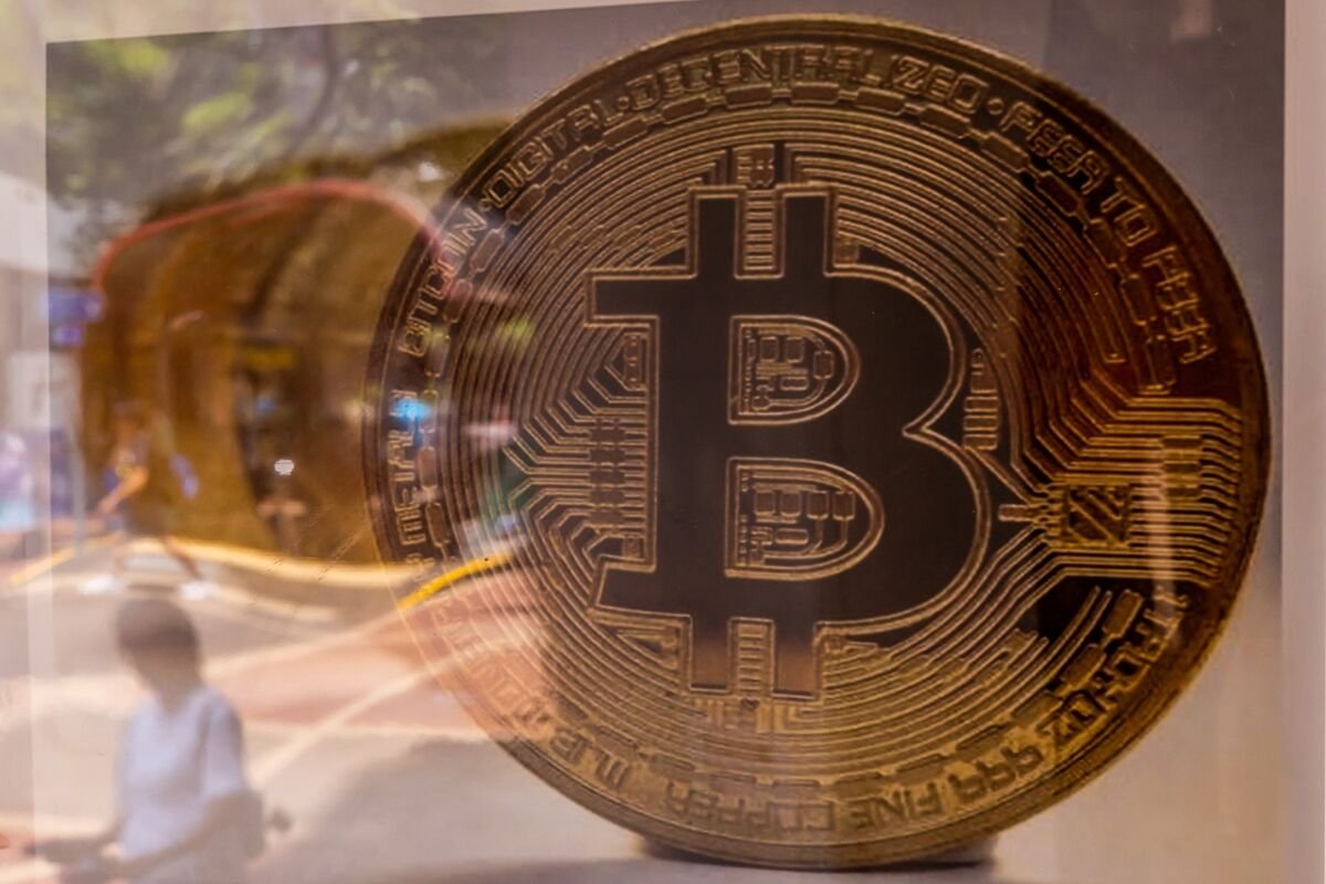Bitcoin Sinks Deeper Below 0,000 as Bear Market Grips Crypto