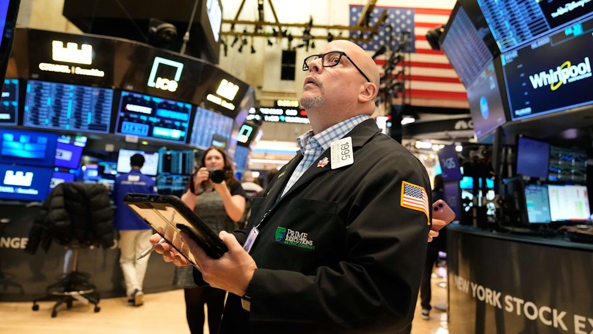 50-day average, volatility, bitcoin crumbles: Market Takeaways