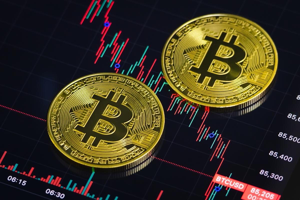 Bitcoin faces 3 big problems as the cryptocurrency struggles to rebound amid 30% slide from record highs
