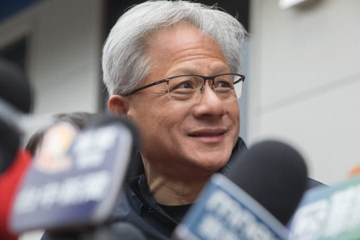 Jensen Huang Reveals AI’s Biggest Problem, And It Is Not Chips — Joe Rogan Agrees This Is The ‘Smartest’ Way To Solve It