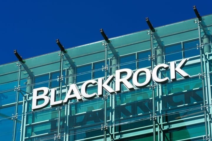 BlackRock’s IBIT Bitcoin ETF Sees Record .7 Billion Exodus